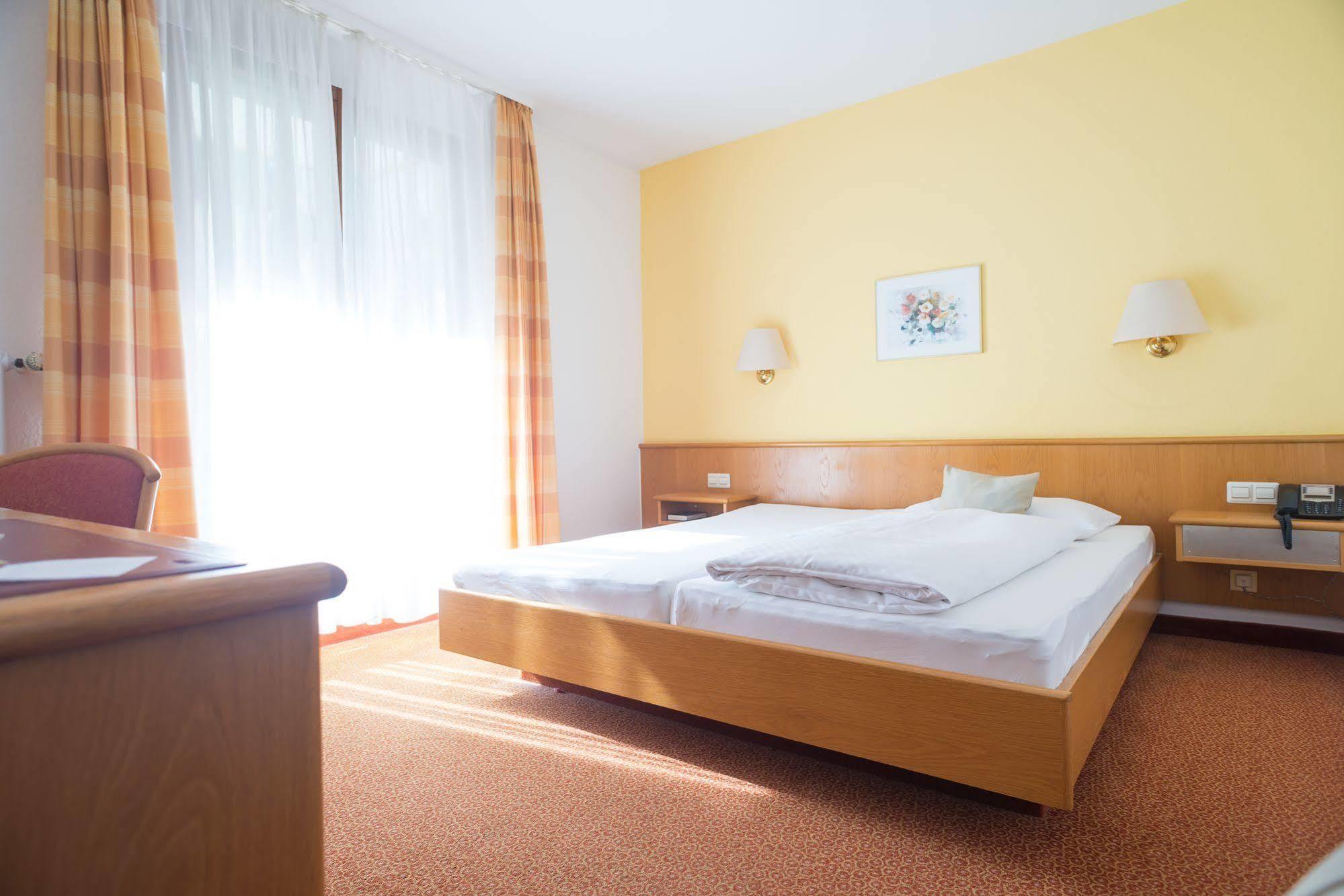 Hirschengarten Hotel Freiburg im Breisgau Ngoại thất bức ảnh